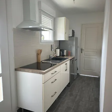 A L'ombre Du Marronnier *