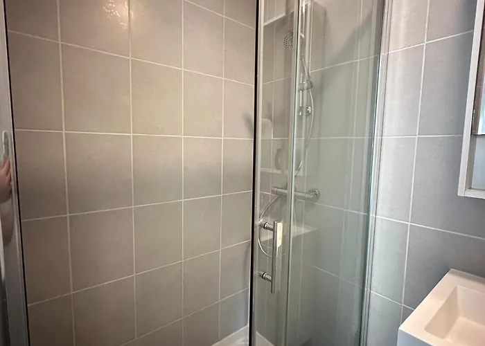 A L'ombre Du Marronnier