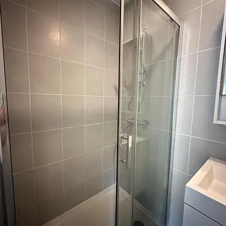 A L'ombre Du Marronnier